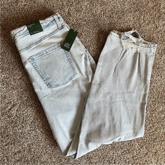 NWT Wild Fable Super High Rise Distressed Jeans / Size 17 / Straight Leg - Picture 6 of 10